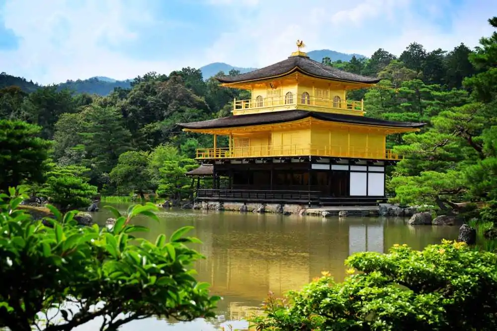 Essays About Japan: Why visit Japan?