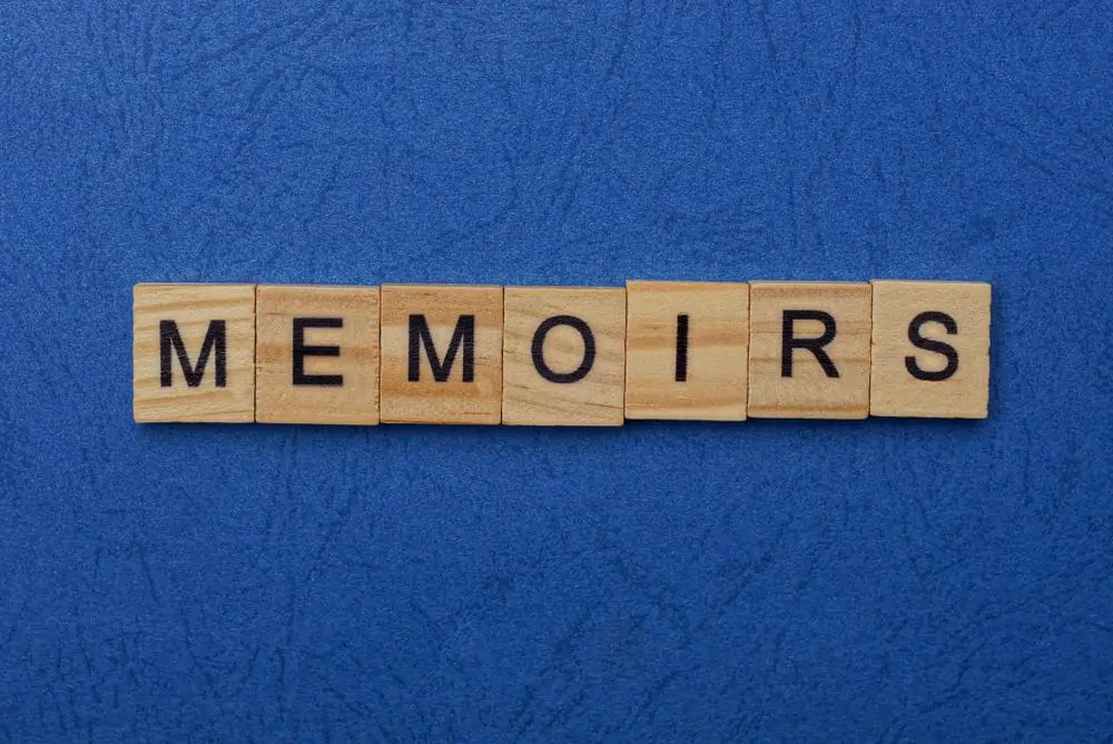What are the characteristics of a memoir?