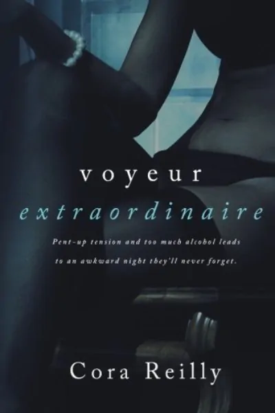 Book cover of Voyeur Extraordinaire by Cora Reilly